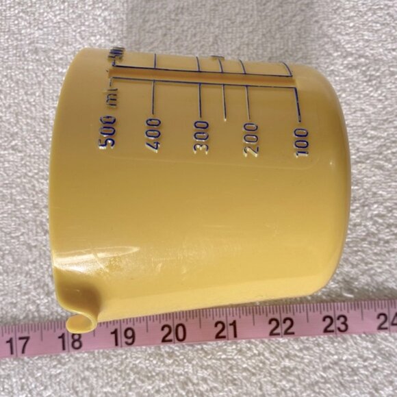 Vintage Crownware Harvest Gold Mustard Yellow 2 Cup Measuring Cup - Picture 7 of 8